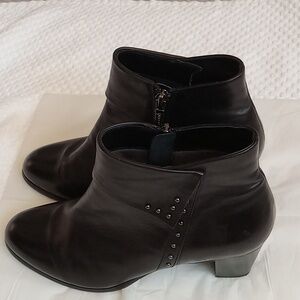 Excellent condition Regarde Le Ciel soft black leather size 38 ankle boots